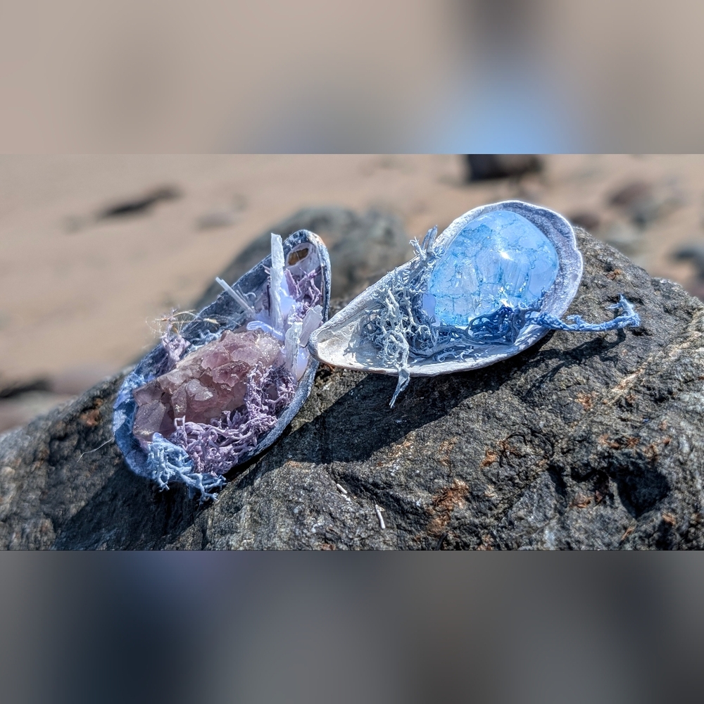 Amethyst & Crackle Quartz Crystal  Seashells 2pcs